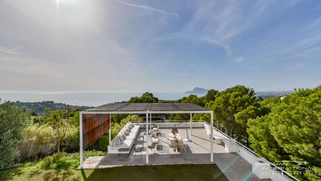 Eksepsjonell Villa med Vakker Panoramautsikt og Fullt Privatliv