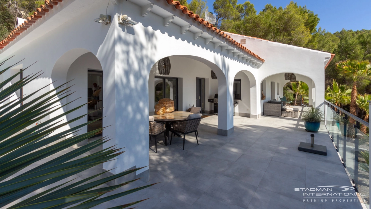 Wunderschöne Villa im Ibiza-Stil in einer ruhigen Straße in der Nähe von Altea La Vella