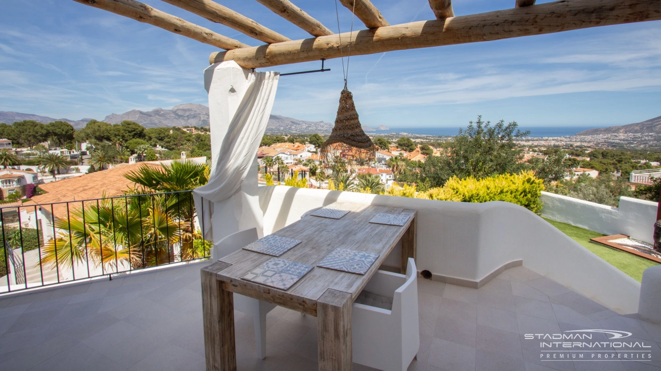 Villa in Ibiza-Stil mit Meerblick in der Nähe von Elian's