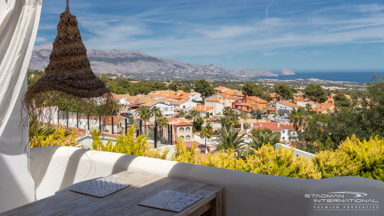 Villa in Ibiza-Stil mit Meerblick in der Nähe von Elian's