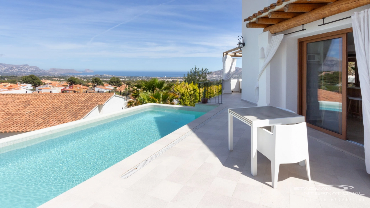 Villa in Ibiza-Stil mit Meerblick in der Nähe von Elian's