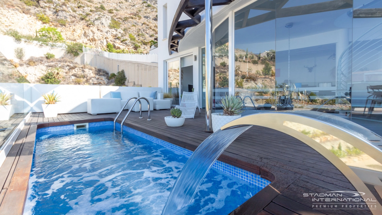 Moderne Villa mit spektakulärem Blick auf die Bucht von Altea