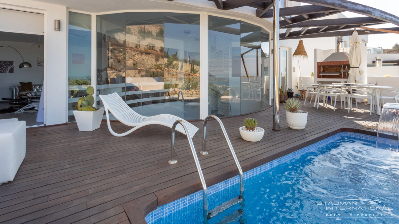 Moderne Villa mit spektakulärem Blick auf die Bucht von Altea