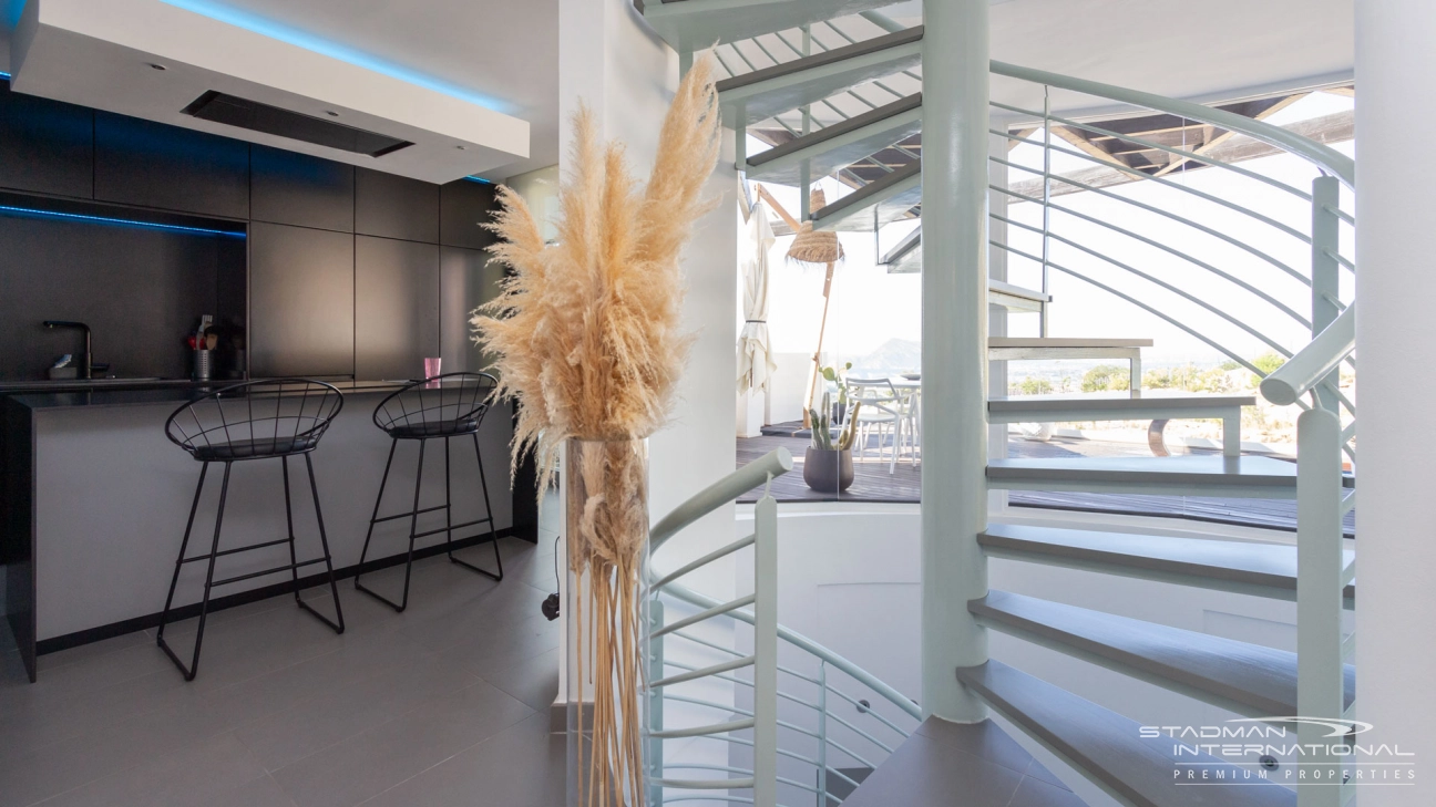 Modern Villa With Spectacular Views of the Bay of Altea 

