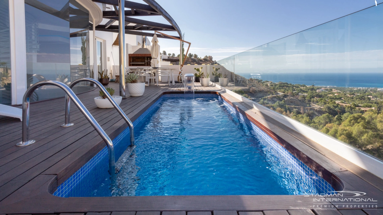 Modern Villa With Spectacular Views of the Bay of Altea 

