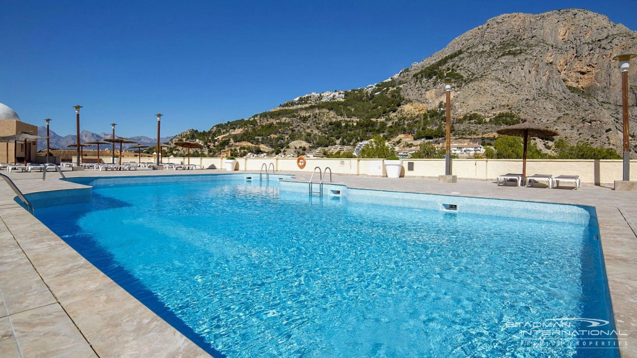 Apartment in Mascarat mit direktem Meerblick