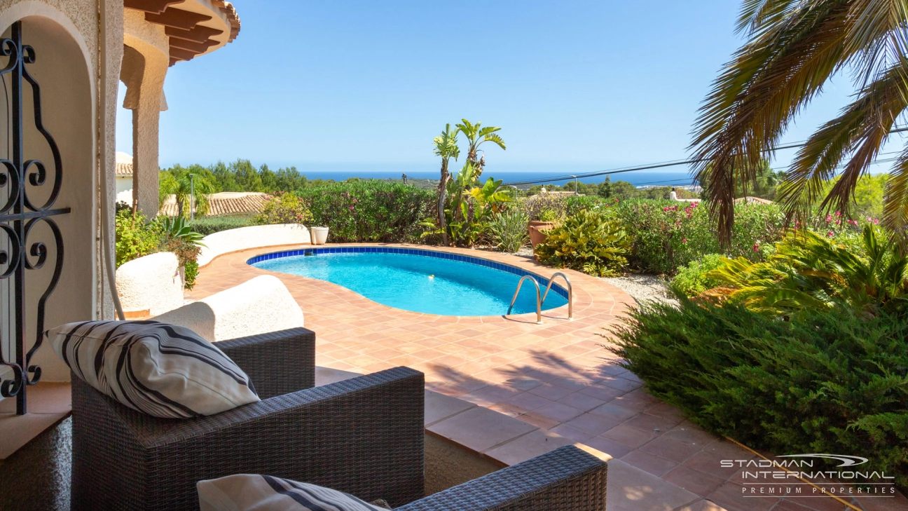 Hermosa villa en una gran parcela plana en esquina con vistas al mar