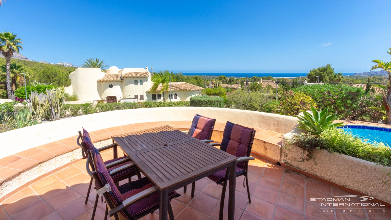 Hermosa villa en una gran parcela plana en esquina con vistas al mar