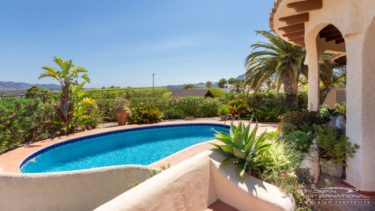 Hermosa villa en una gran parcela plana en esquina con vistas al mar