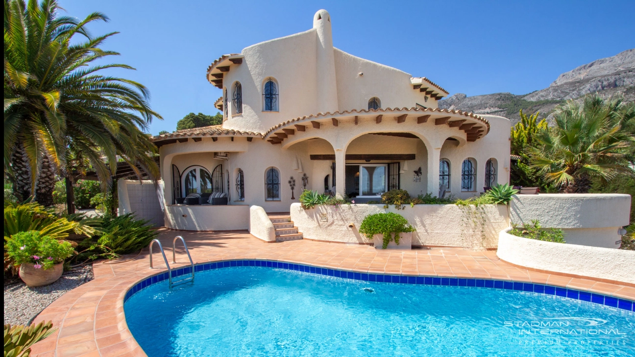 Beautiful Villa on a Large Flat Corner Plot with Sea Views
