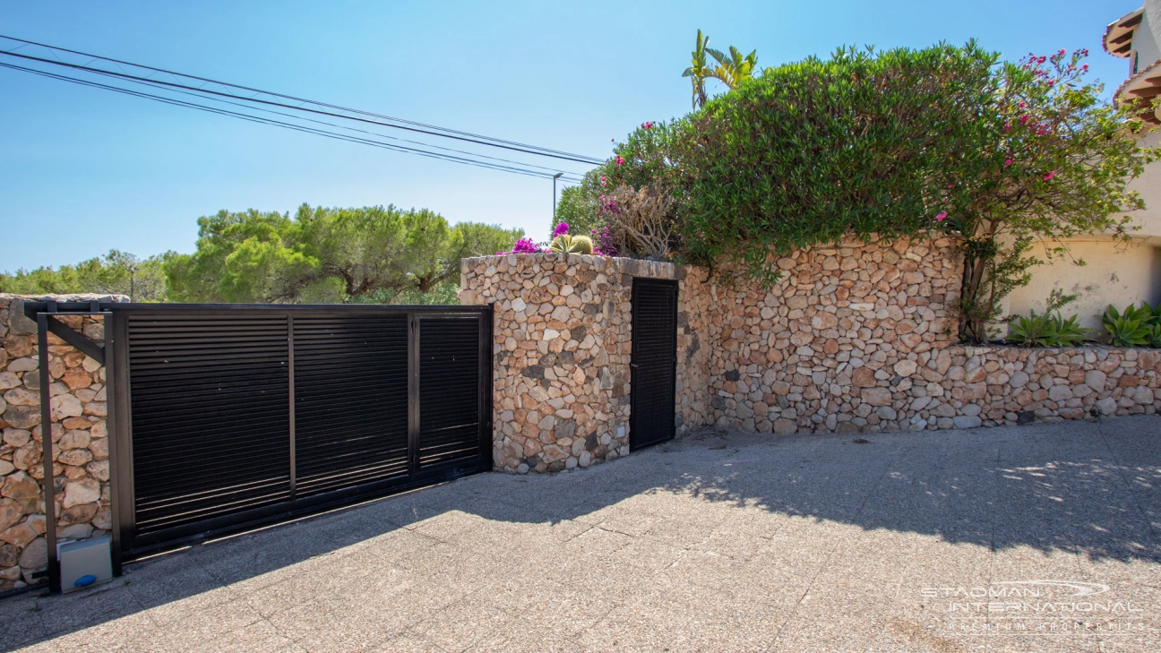 Hermosa villa en una gran parcela plana en esquina con vistas al mar