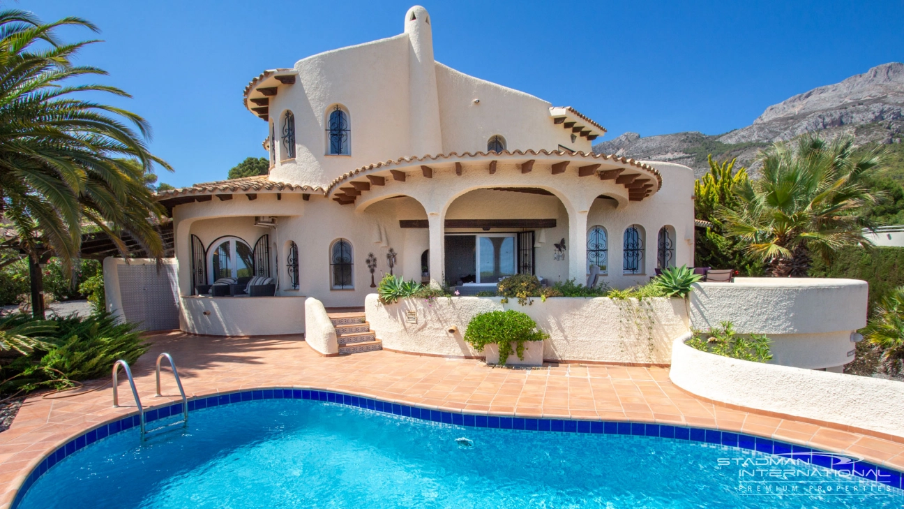 Beautiful Villa on a Large Flat Corner Plot with Sea Views
