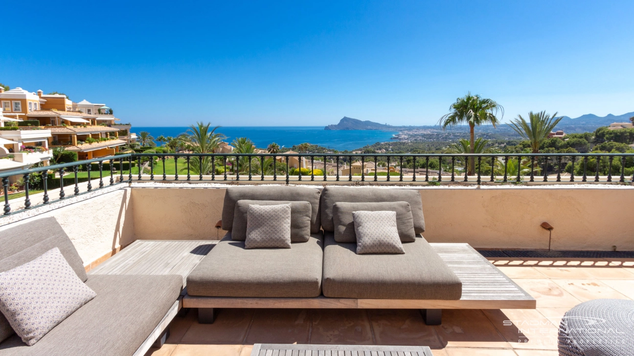 Ruim Duplex Penthouse met Prachtig Zeezicht in Altea Hills