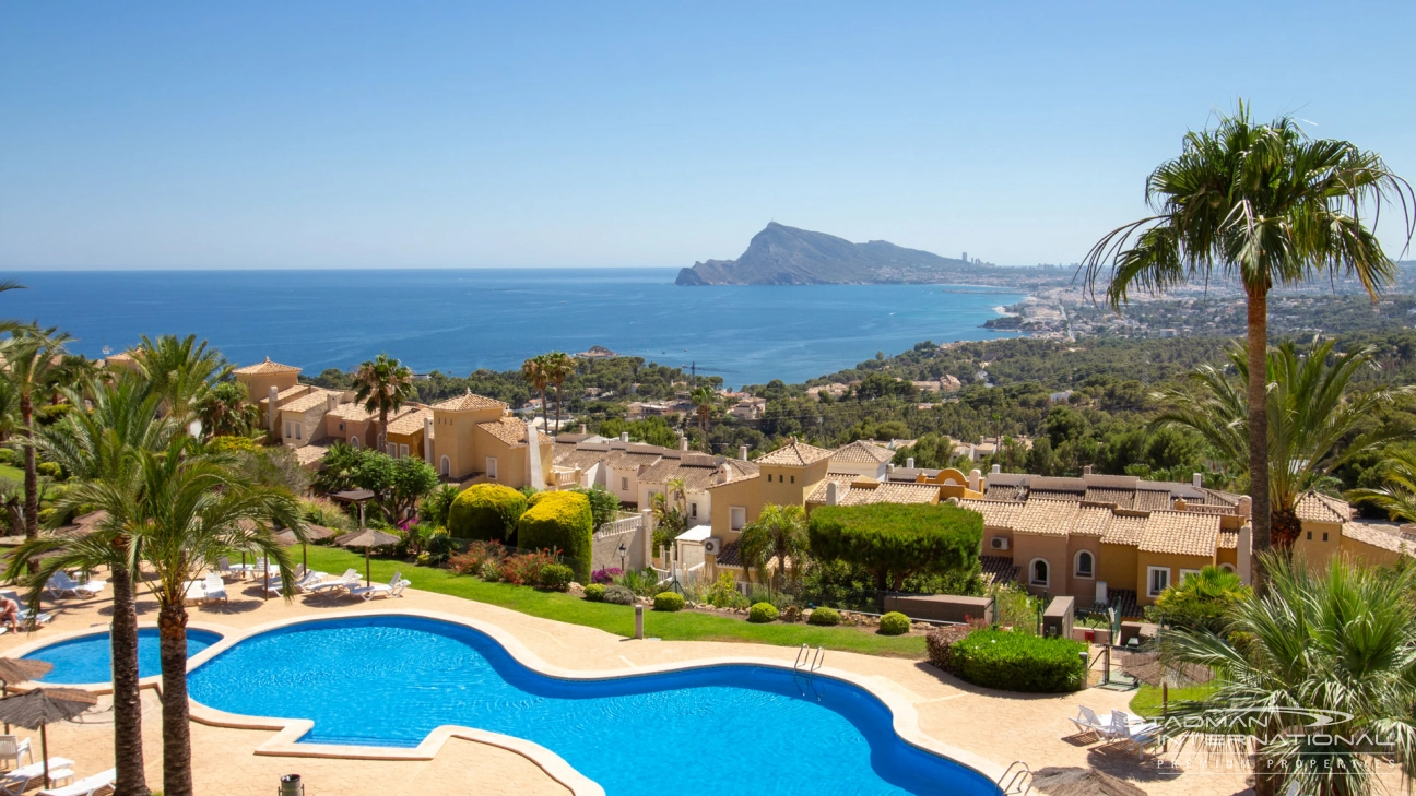 Ruim Duplex Penthouse met Prachtig Zeezicht in Altea Hills