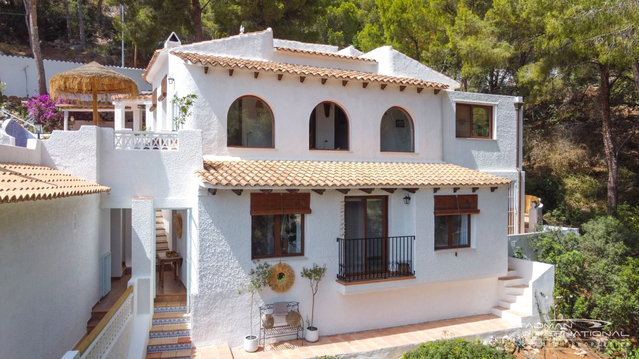 Renovierte Villa mit Meerblick und Gästeapartment