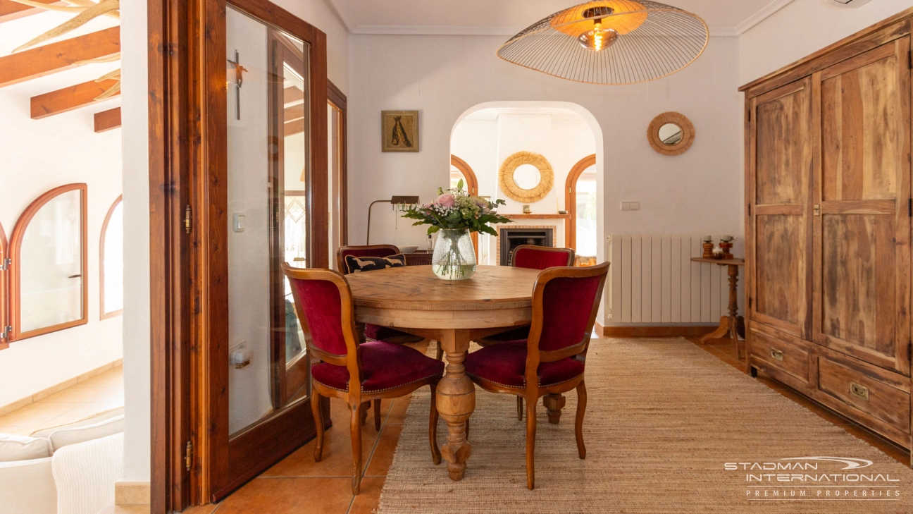 Gerenoveerde Mediterrane Villa met Zeezicht en Gastenappartement