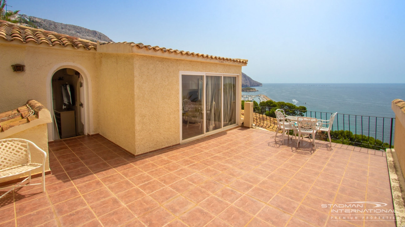 Imposante Villa mit außergewöhnlichem Meerblick in bester Lage