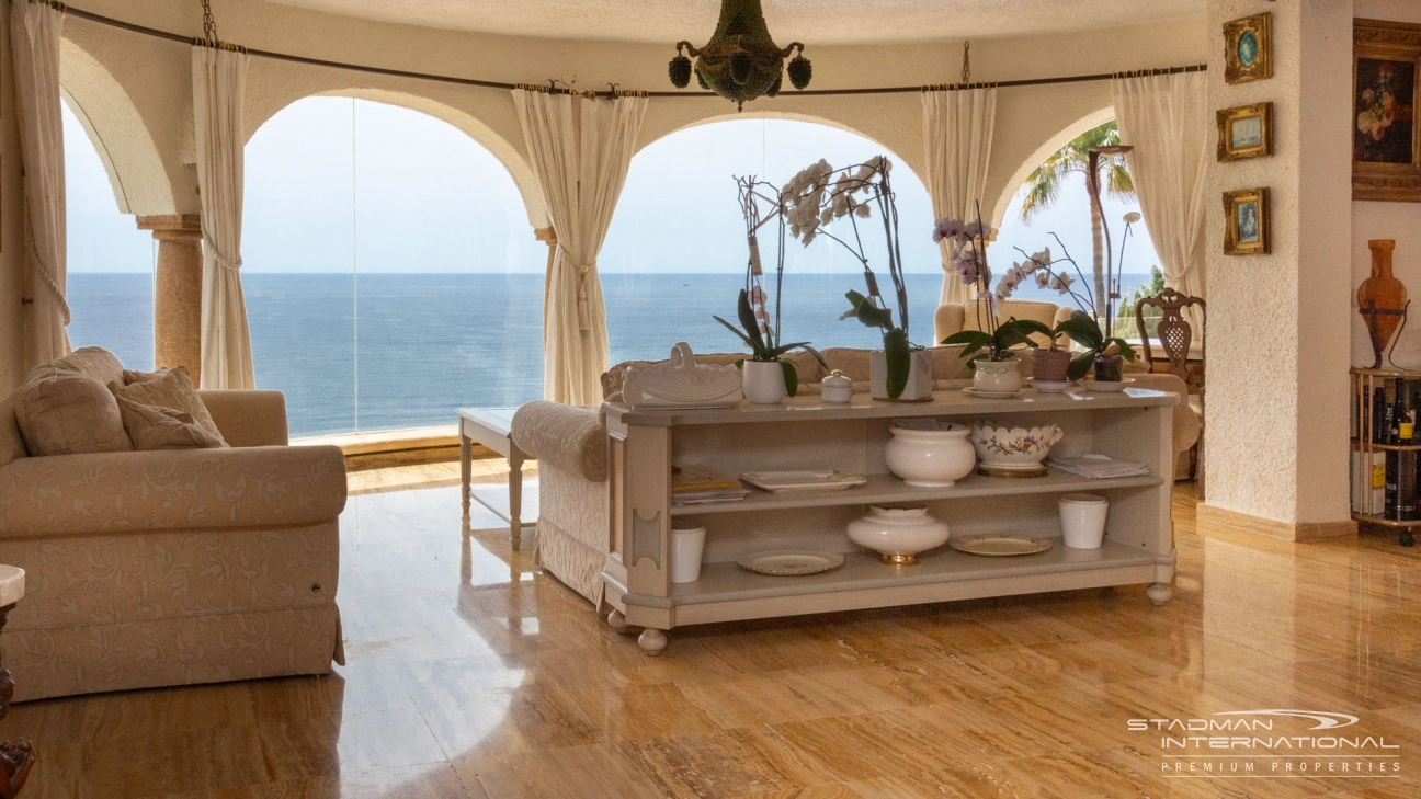 Impressive Villa with Exceptional Sea Views in a Prime Location