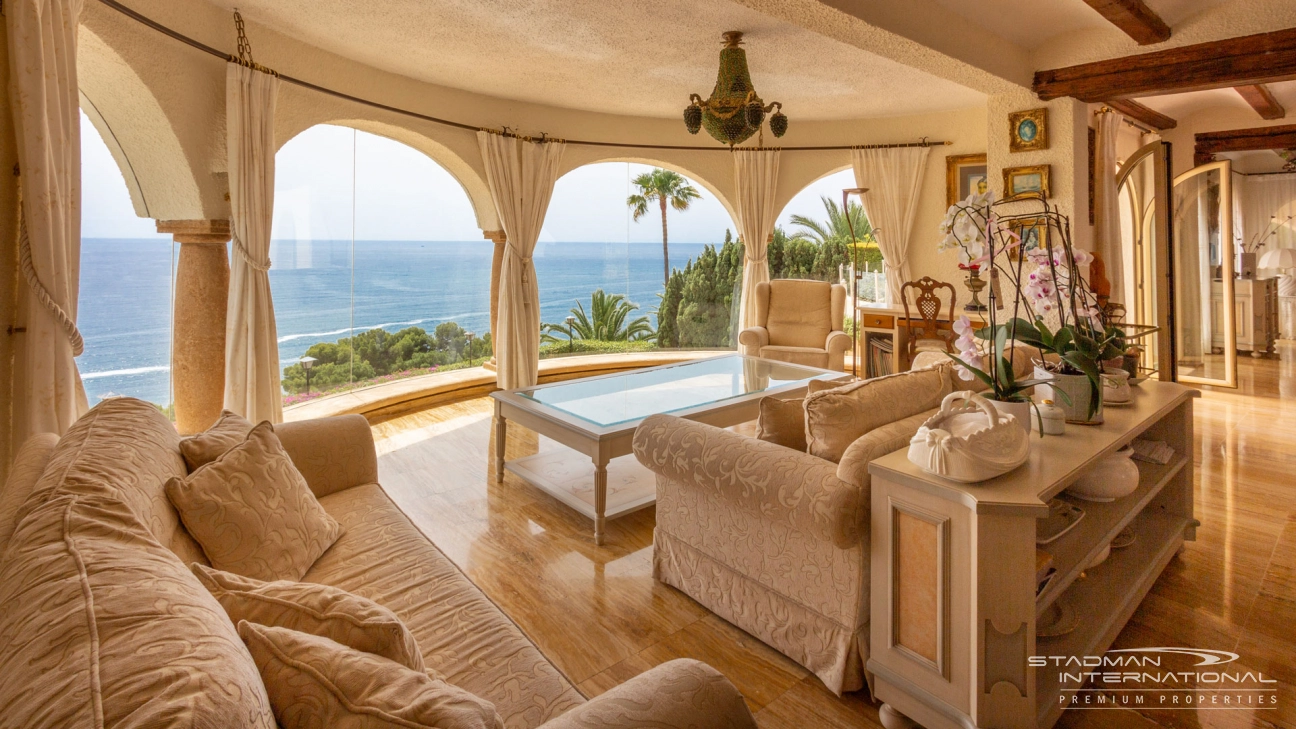 Impressive Villa with Exceptional Sea Views in a Prime Location