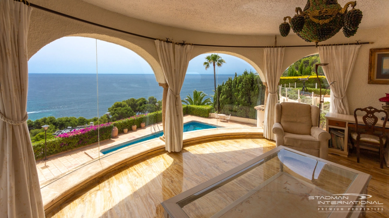 Imposante Villa mit außergewöhnlichem Meerblick in bester Lage