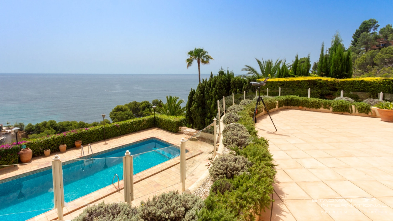 Imposante Villa mit außergewöhnlichem Meerblick in bester Lage