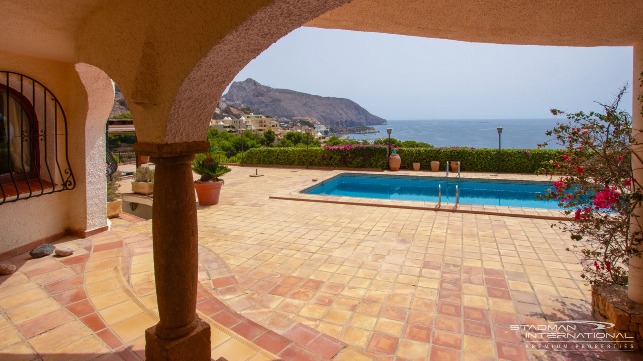 Impressive Villa with Exceptional Sea Views in a Prime Location