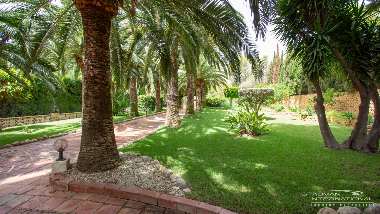 Imposante Villa mit außergewöhnlichem Meerblick in bester Lage