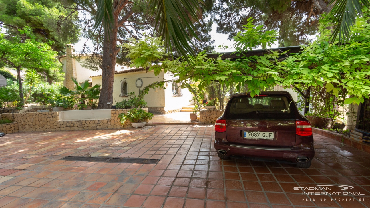 Imposante Villa mit außergewöhnlichem Meerblick in bester Lage