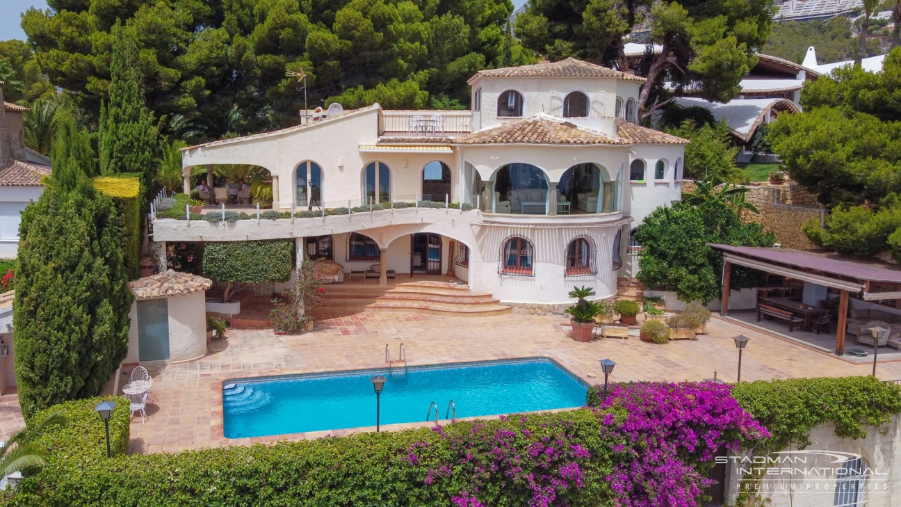 Impressive Villa with Exceptional Sea Views in a Prime Location