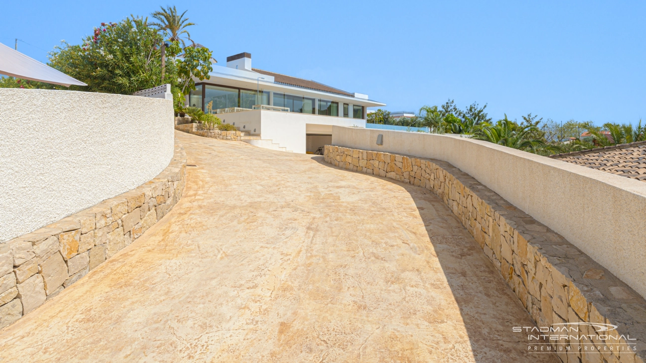 Villa Moderna en una sola planta con Vistas al Mar cerca del Casco Antiguo de Altea. 