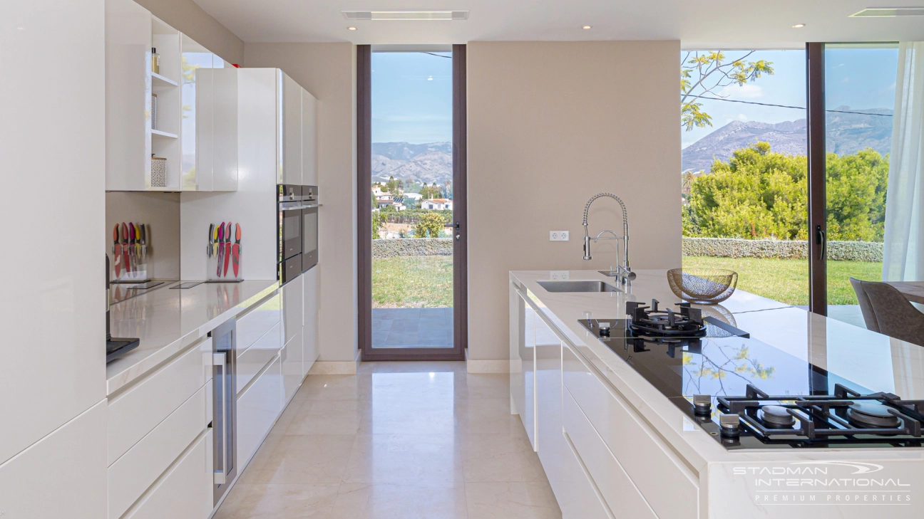 Villa Moderna en una sola planta con Vistas al Mar cerca del Casco Antiguo de Altea. 