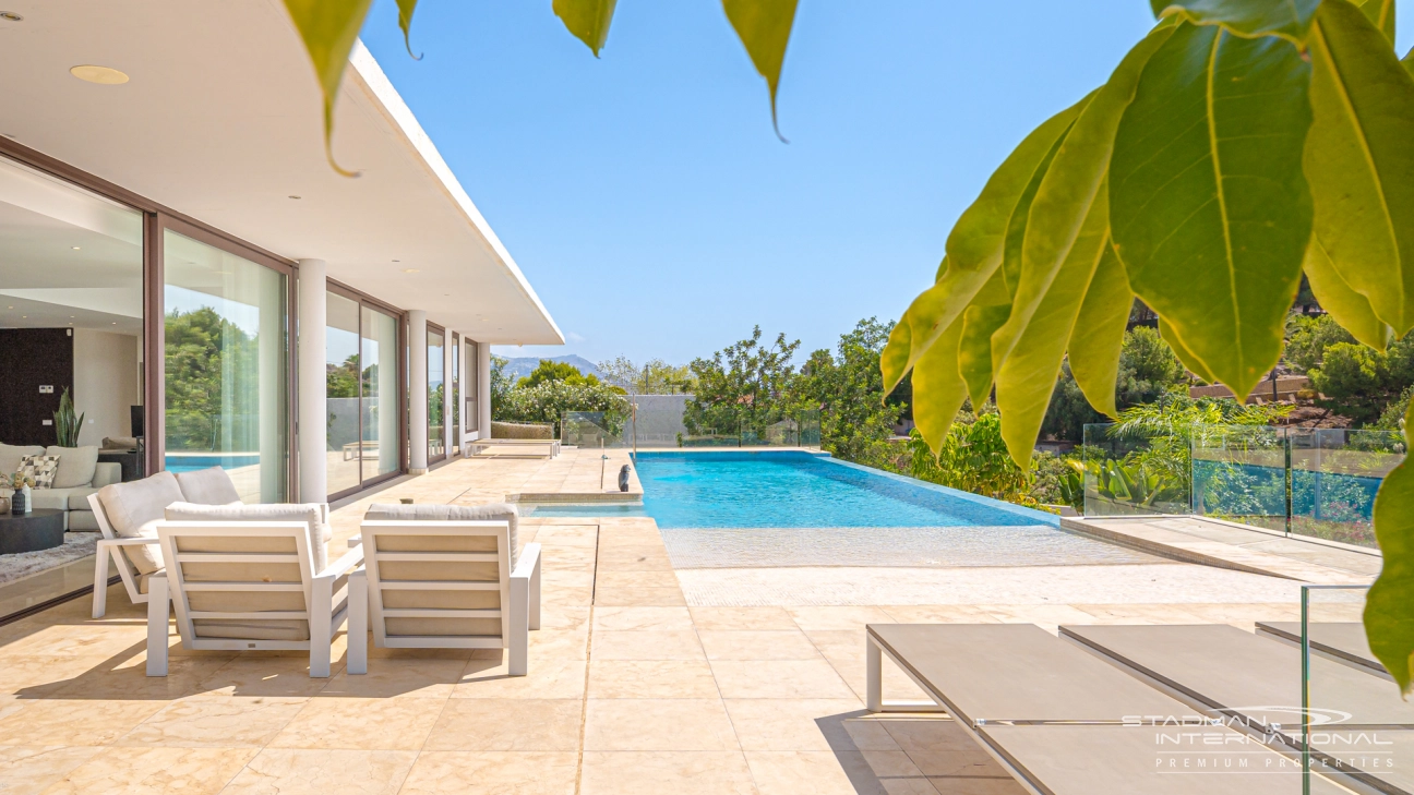 Villa Moderna en una sola planta con Vistas al Mar cerca del Casco Antiguo de Altea. 