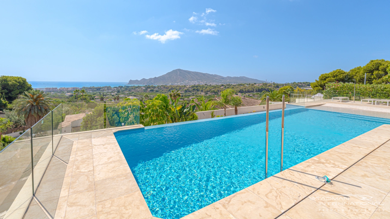 Moderne Villa auf einer Etage mit Meerblick in der Nähe der Altstadt von Altea

