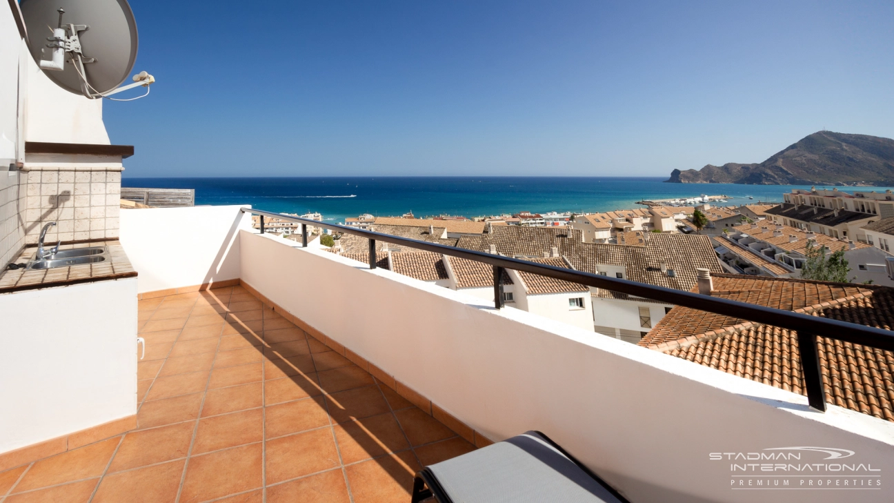 Ático dúplex reformado con vistas al mar en el casco antiguo de Altea