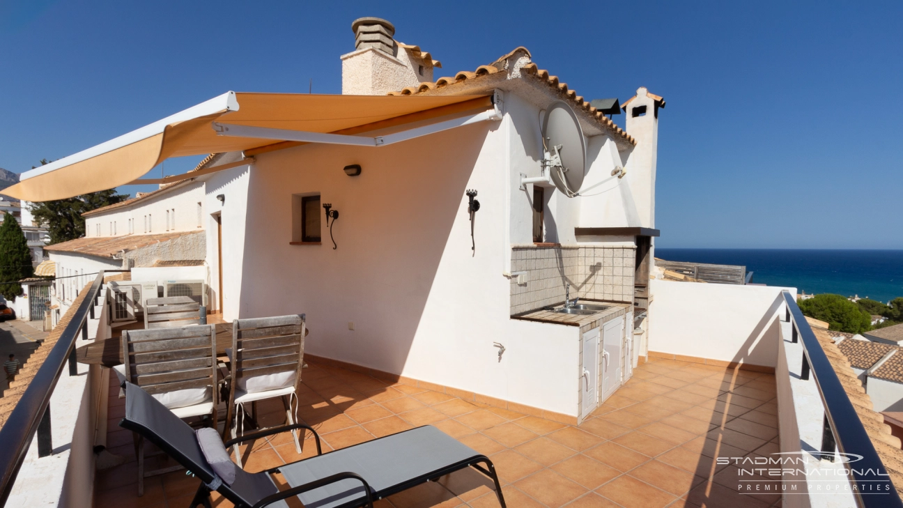 Ático dúplex reformado con vistas al mar en el casco antiguo de Altea