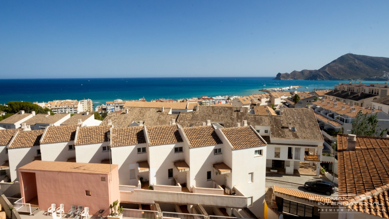 Ático dúplex reformado con vistas al mar en el casco antiguo de Altea