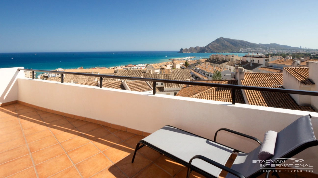 Ático dúplex reformado con vistas al mar en el casco antiguo de Altea