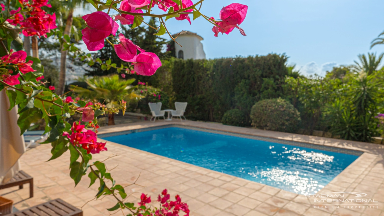 Spanische Villa auf einem Flachen Grundstück in der Nähe des Strandes La Olla
 