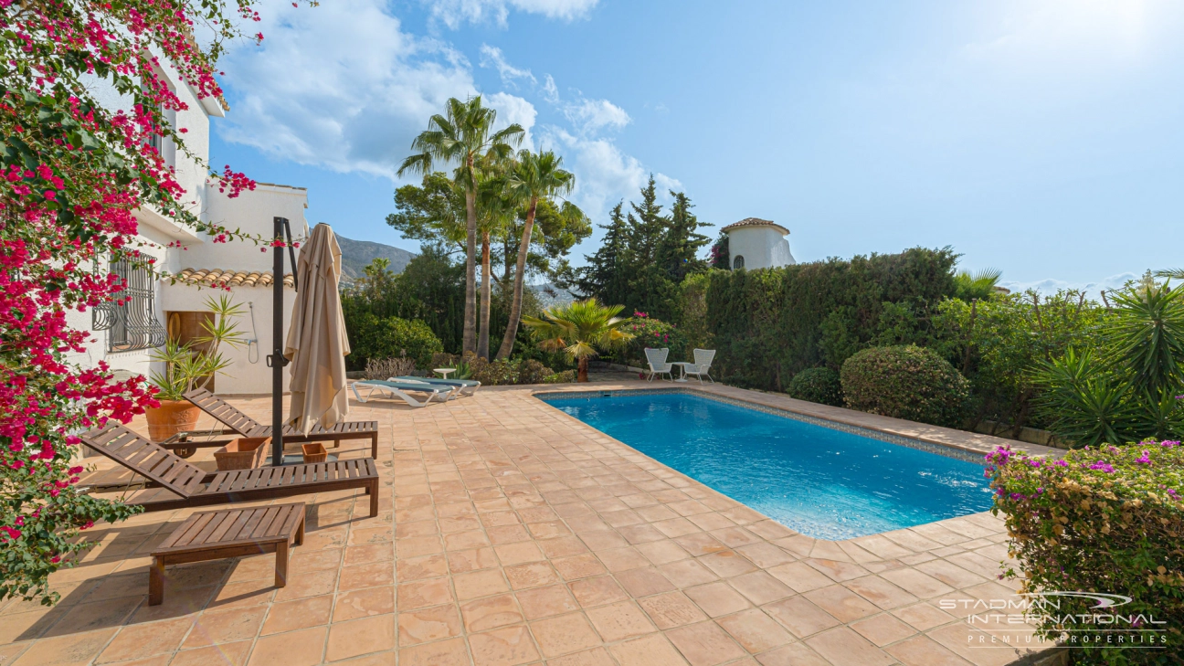 Mooie Spaanse Villa op een Vlak Kavel vlakbij het strand van La Olla
