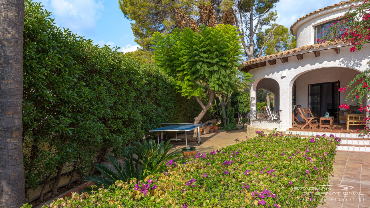 Spanische Villa auf einem Flachen Grundstück in der Nähe des Strandes La Olla
 