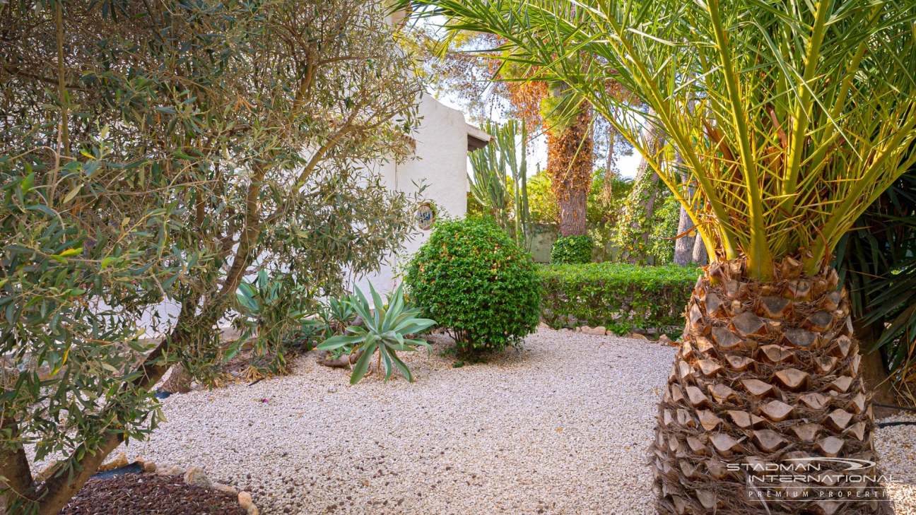 Spanische Villa auf einem Flachen Grundstück in der Nähe des Strandes La Olla
 