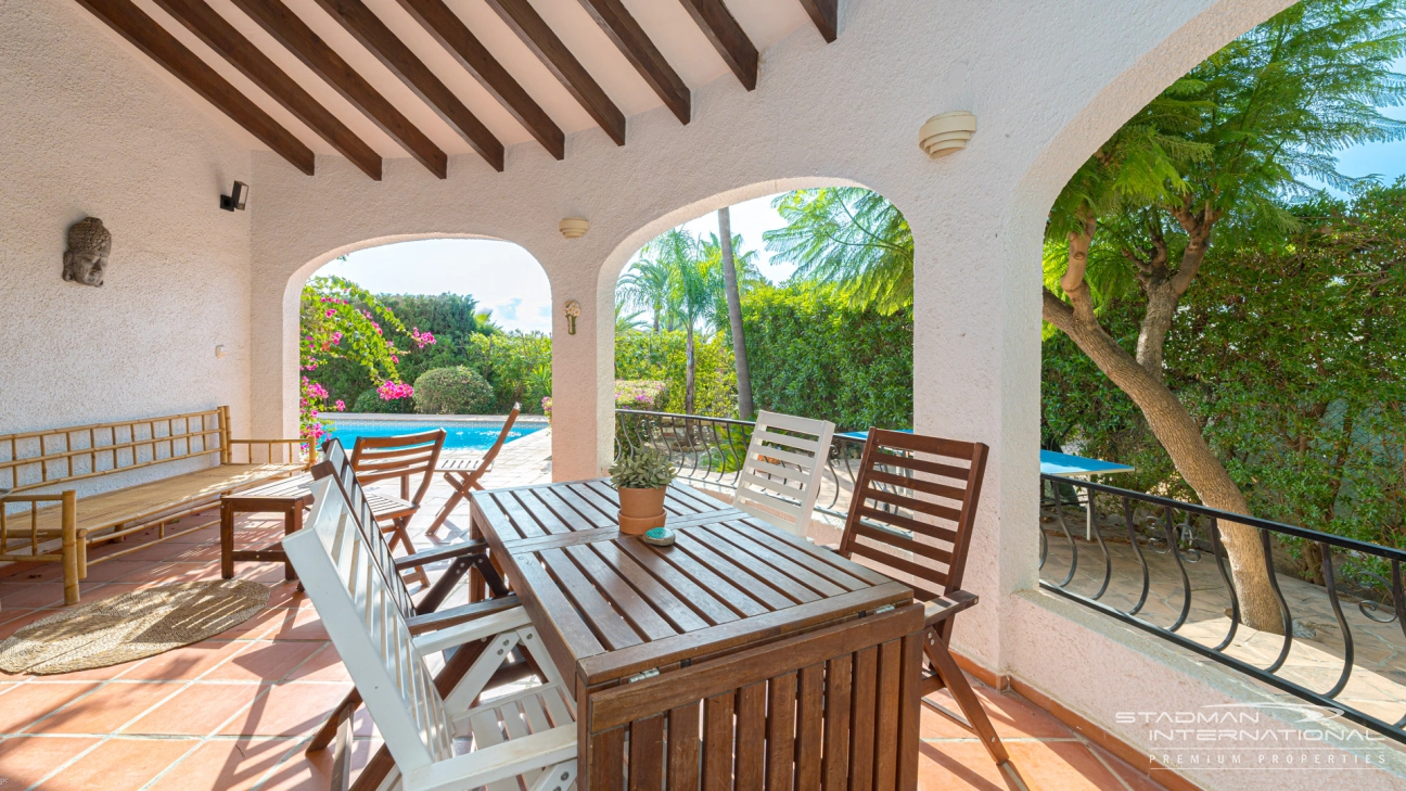 Beautiful Spanish Villa on a Flat Plot near La Olla Beach