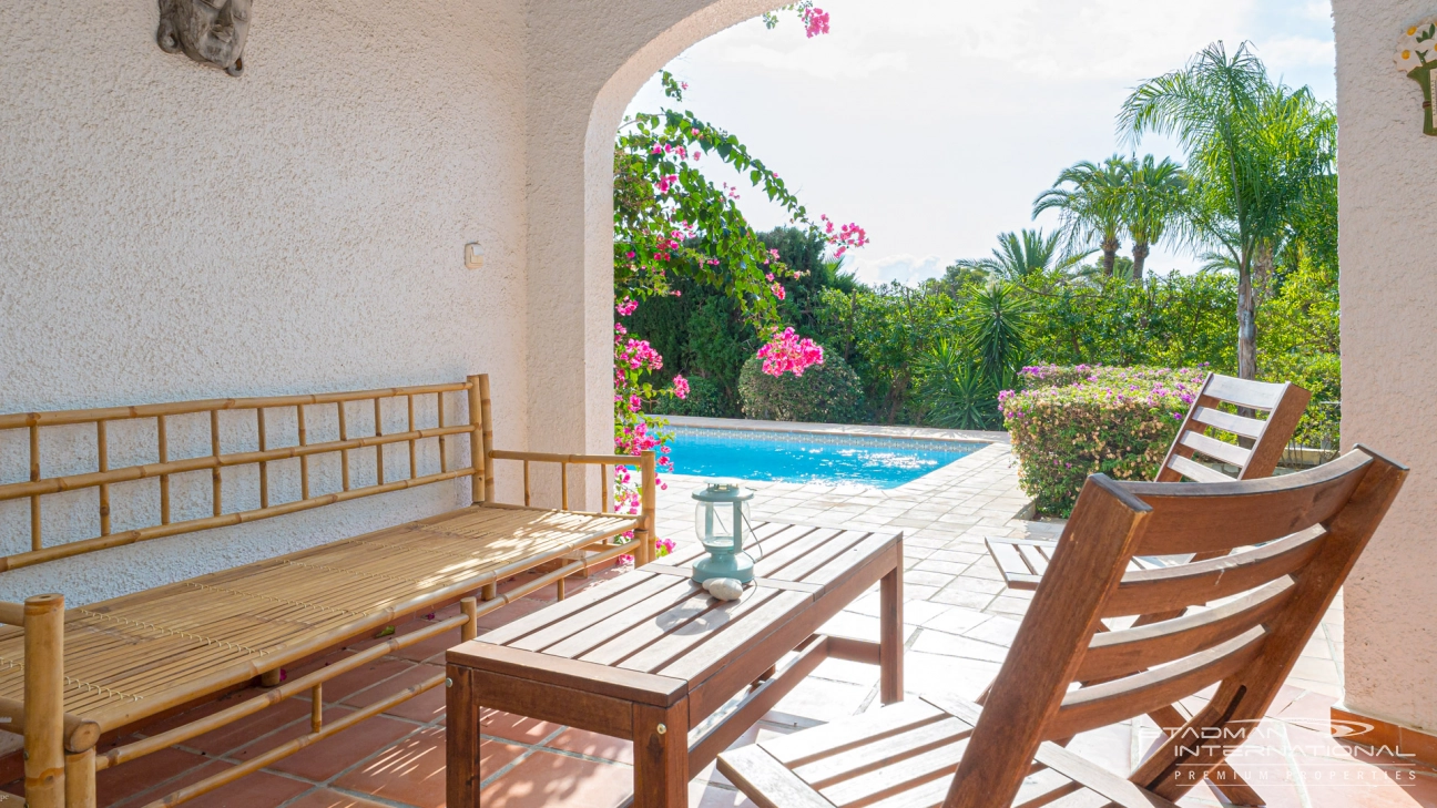 Mooie Spaanse Villa op een Vlak Kavel vlakbij het strand van La Olla
