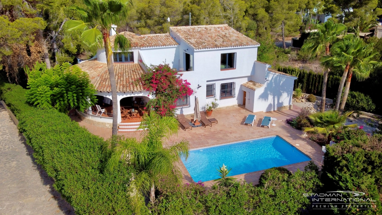 Mooie Spaanse Villa op een Vlak Kavel vlakbij het strand van La Olla
