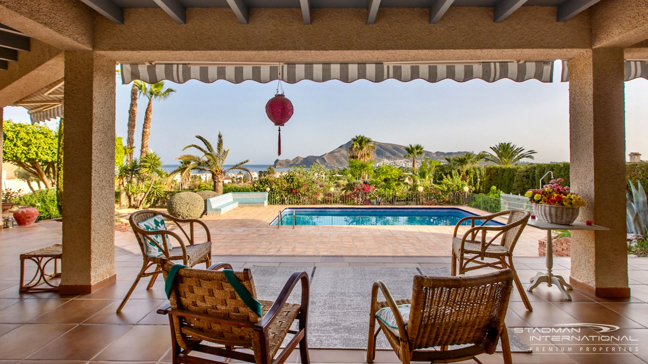 Villa sur Grande Parcelle avec Vue Mer près du Centre Historique d'Altea