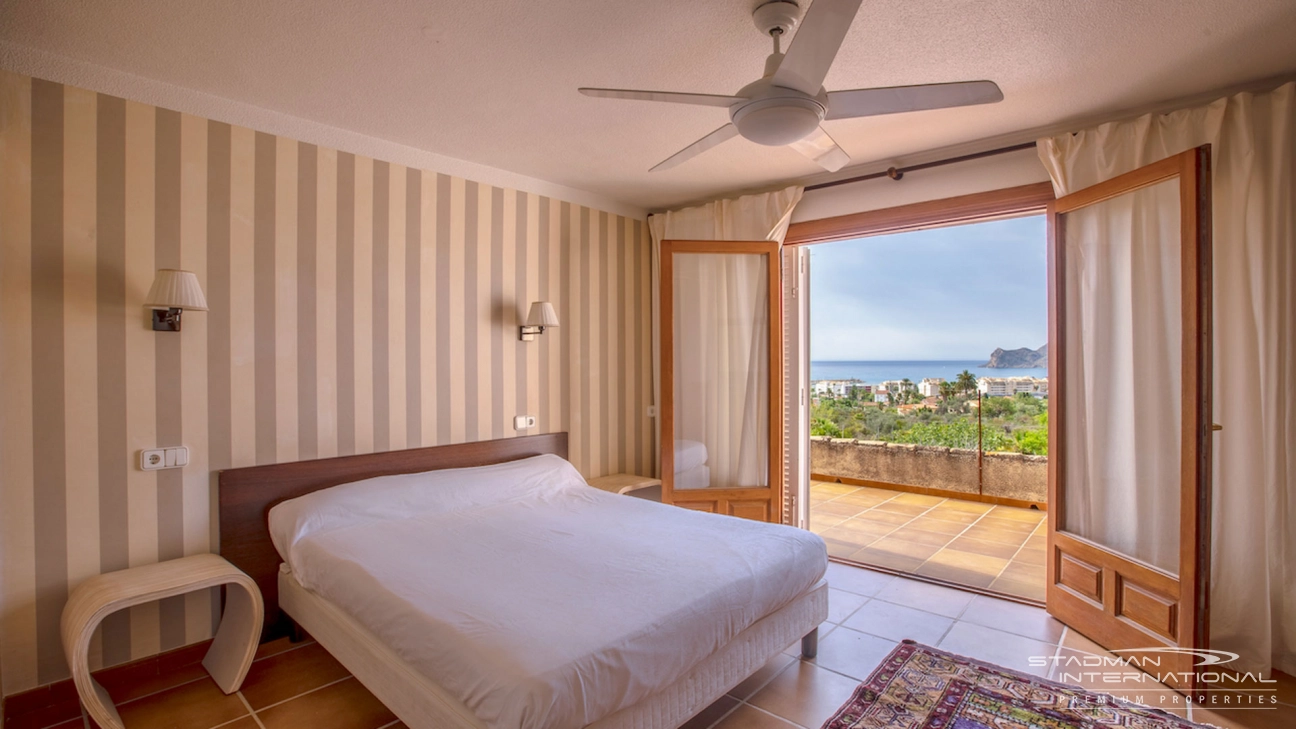 Villa auf Großen Grundstück mit Meerblick in der Nähe der Altstadt von Altea