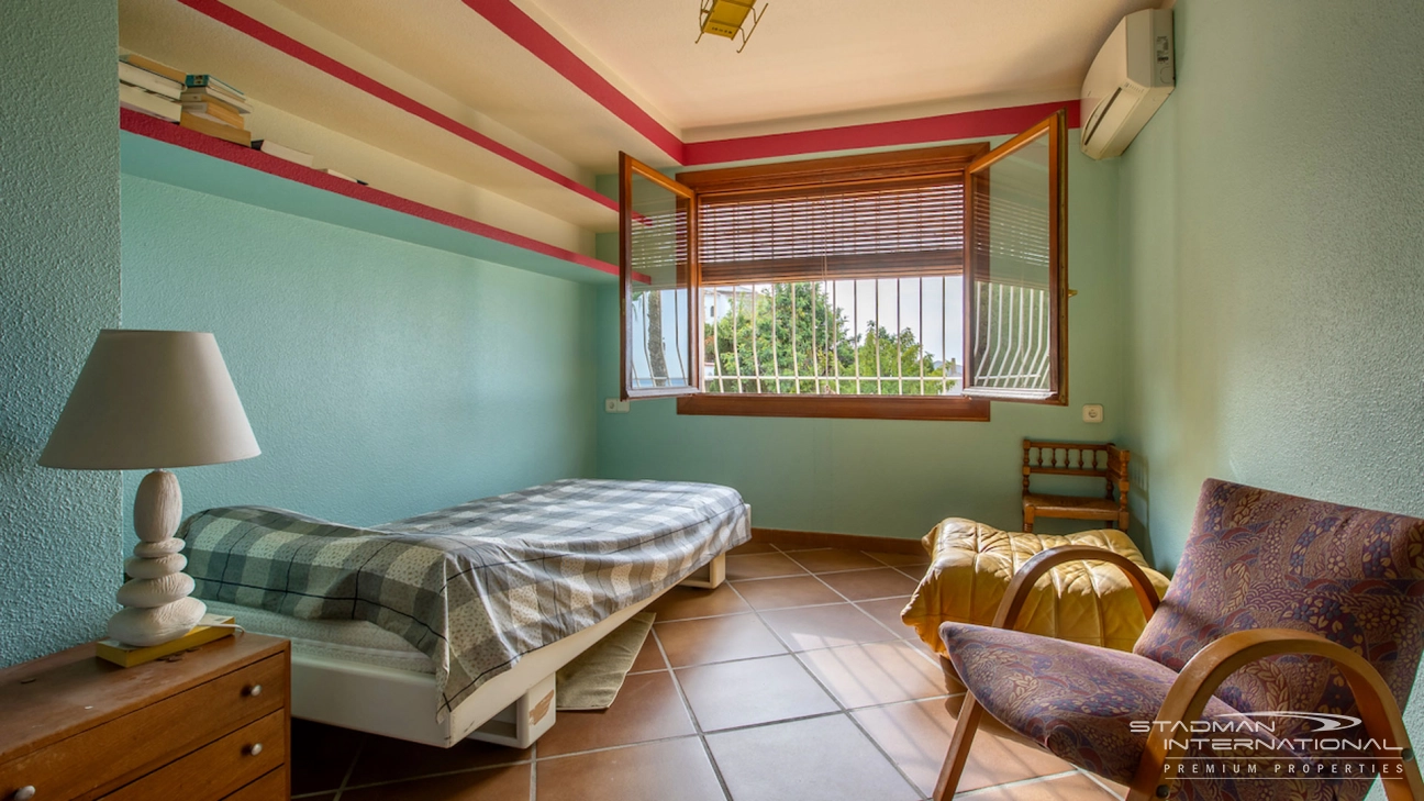 Villa auf Großen Grundstück mit Meerblick in der Nähe der Altstadt von Altea