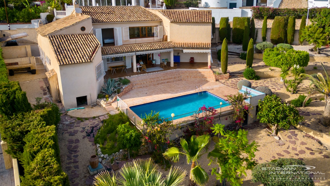 Villa sur Grande Parcelle avec Vue Mer près du Centre Historique d'Altea