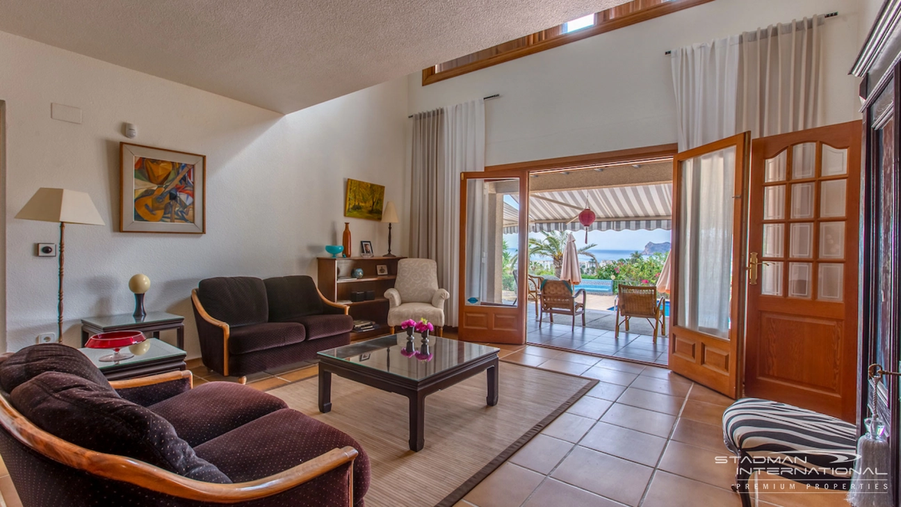 Villa auf Großen Grundstück mit Meerblick in der Nähe der Altstadt von Altea