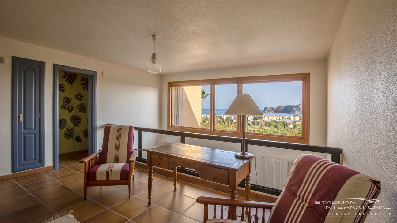 Villa auf Großen Grundstück mit Meerblick in der Nähe der Altstadt von Altea